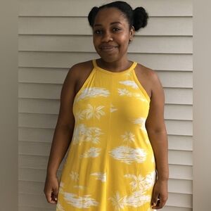 Old Navy Sun Dress YellowHawaiian palm tree tropical, vacation. Size Medium. EUC